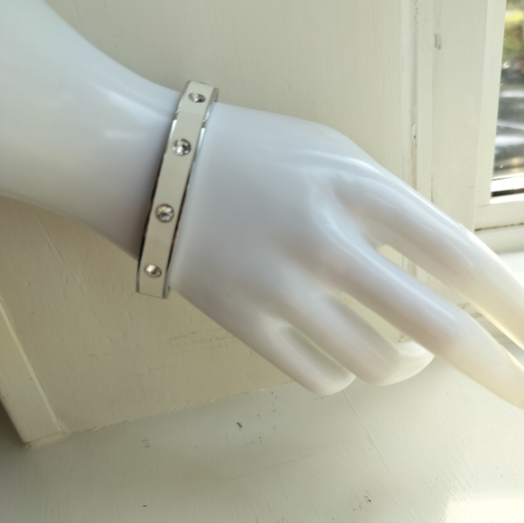 Fossil Iconic Stainless Steel Space Rhinestone Hinged Oval Bangle Bracelet Women - Picture 8 of 12